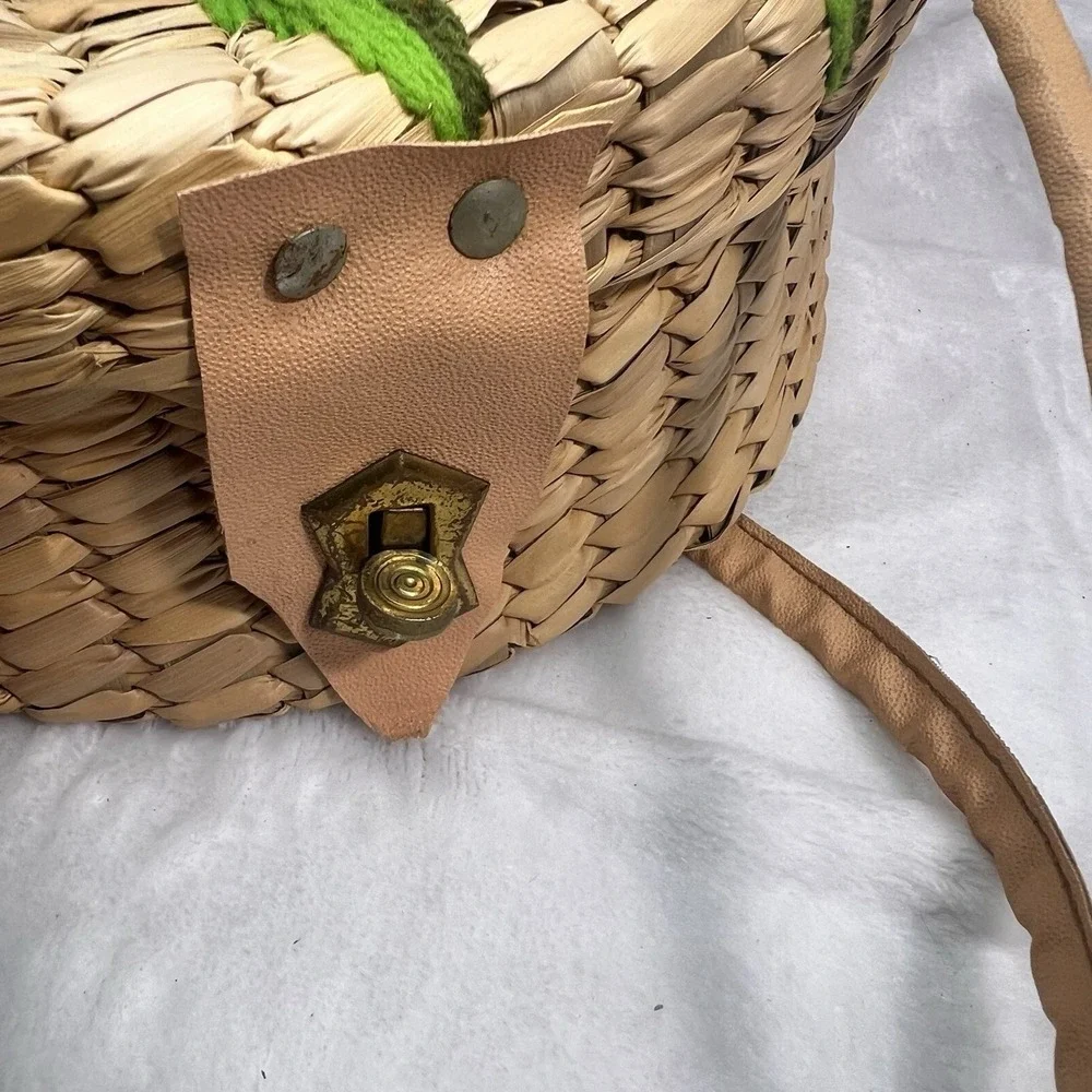 Vintage 1960s Round Straw Purse Floral Raffia Handbag Resort Cruise Bag